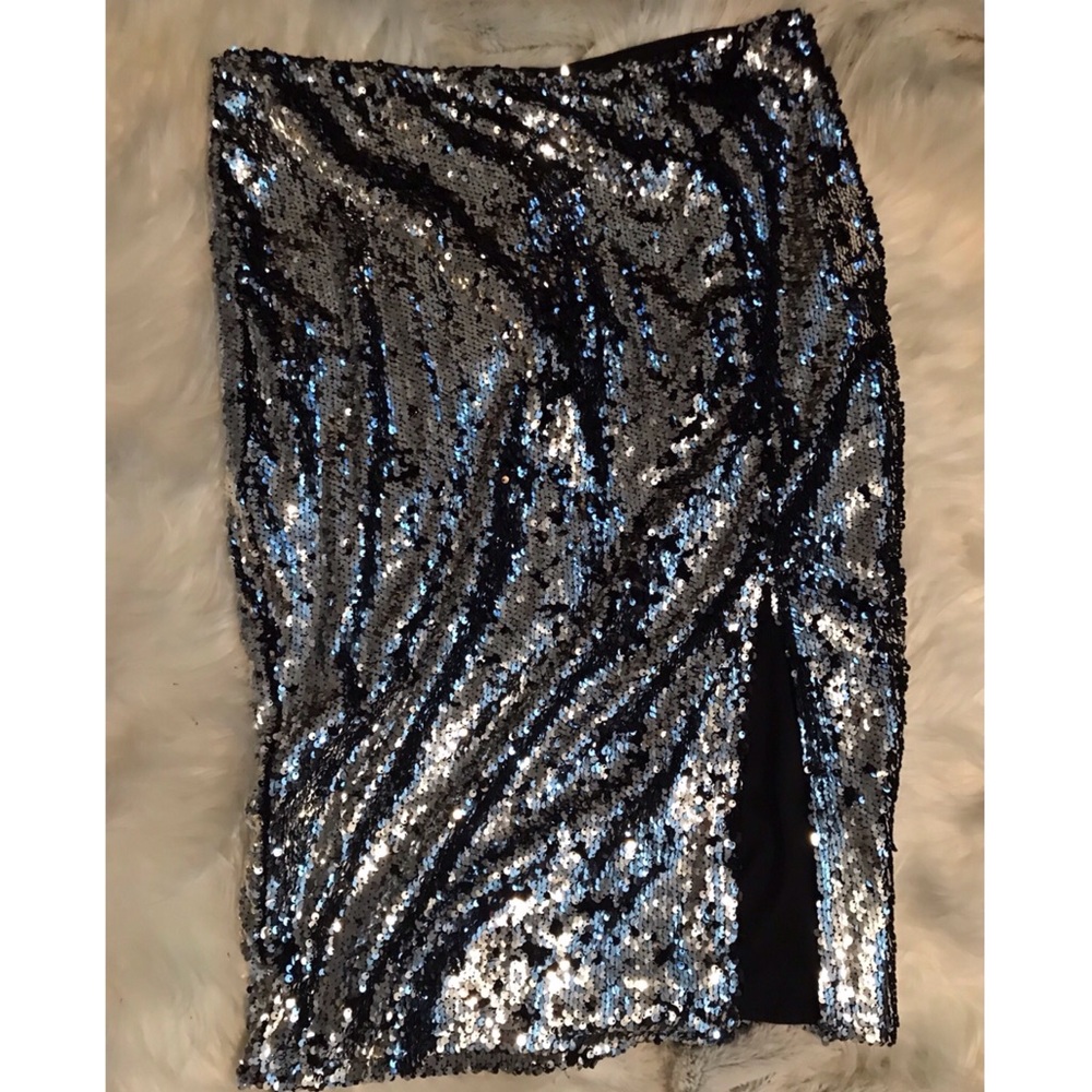 ✨Holiday Perfect✨ sparkle sequin fitted skirt
